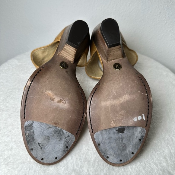 NWOB Frye Reina Heel Tan Leather With Back Zipper Closure - Picture 11 of 13